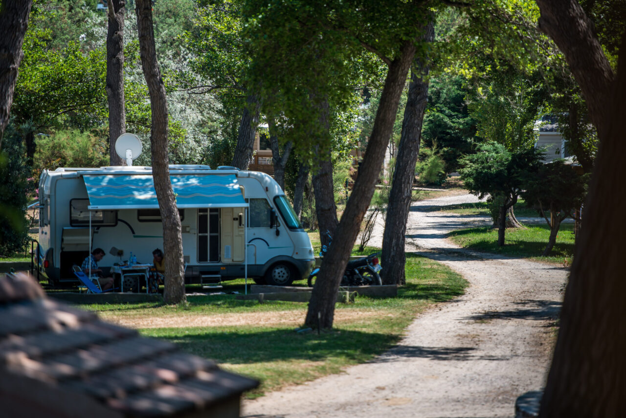 emplacement ombragée camping corse bord de mer Merendella à Moriani Plage