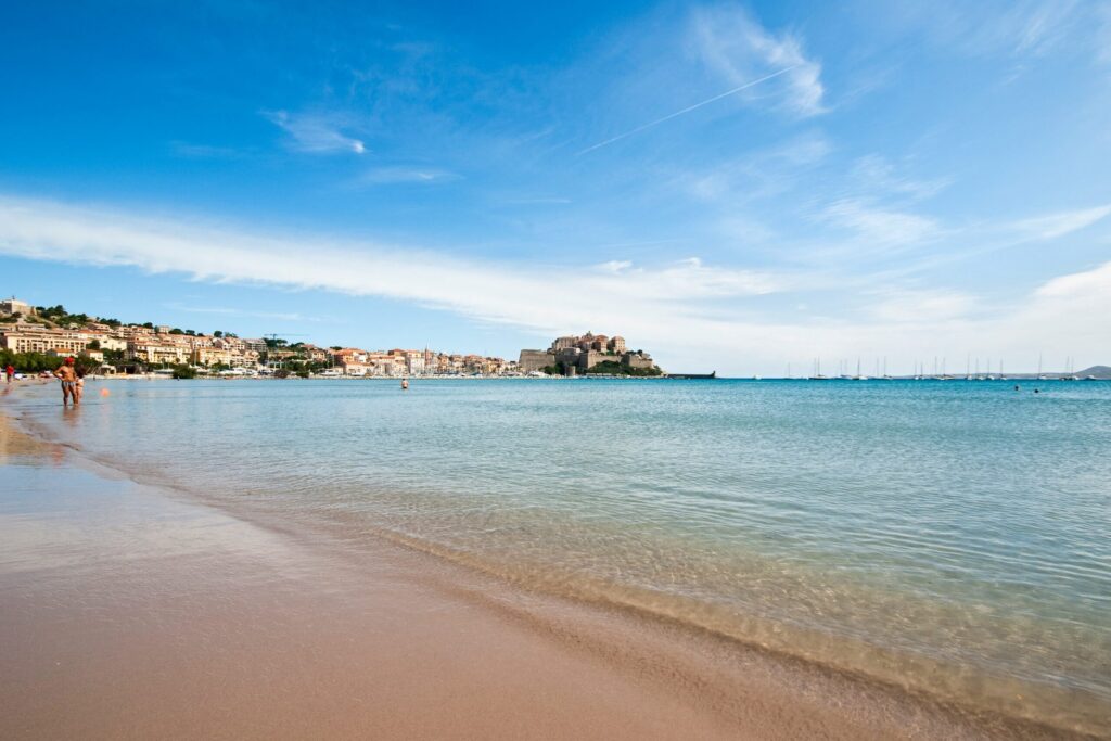 La plage de la pinède Calvi La plage de la pinède Calvi