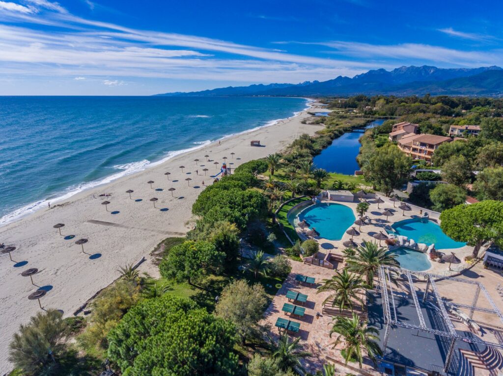 Camping Arinella Bianca en Corse bord de mer et en bord de plage