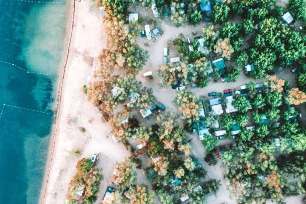 camping-les-ilots-d-or Photo vue du ciel du camping les îlots d'or à côté de Porto Vecchio, un camping en bord de plage