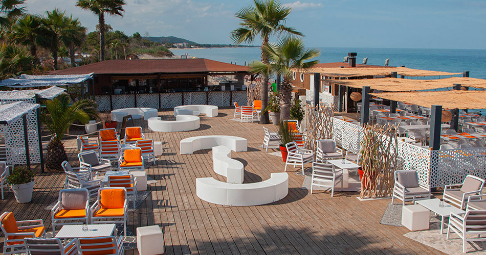 camping-merendella-corse-restaurant-plage-palmier-terrasse