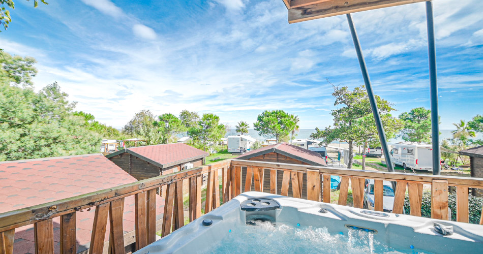 camping_merendella_vue_jacuzzi_detente_nature_sky