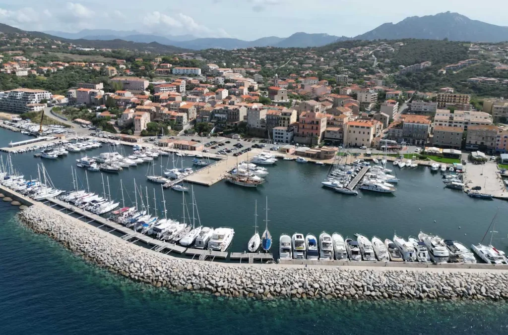 La ville de Propriano Photographie du port de la ville de Propriano en Corse du Sud - Page Camping Propriano en Corse bord de mer