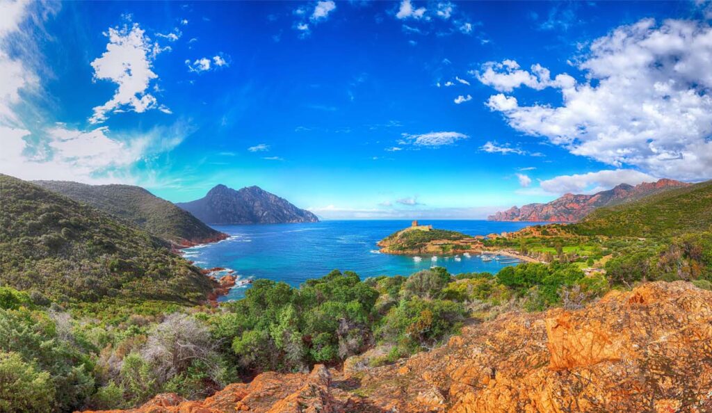 Randonnées, plages secrètes et visites incontournables près des campings en Corse