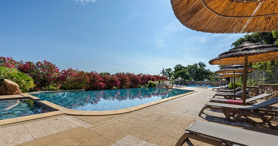 Piscine chauffée au Camping U Pirellu