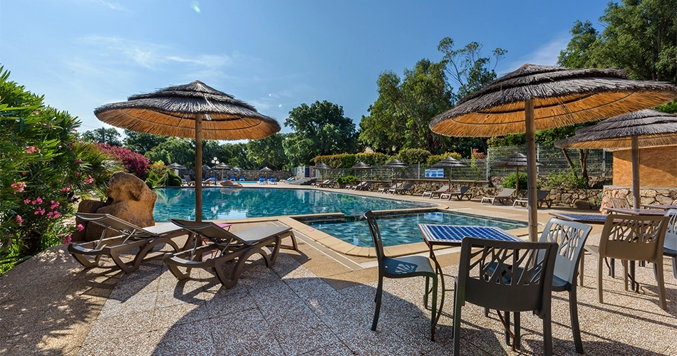 Piscine chauffée au Camping U Pirellu
